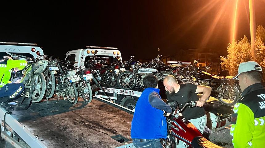 Sosyal medyada anlaştılar, tam harekete geçiyorlardı ki... 18 sürücüye 195 bin TL ceza kesildi