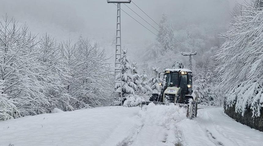 Trabzon'da 124 mahalle yolu kar nedeniyle ulaşıma kapandı