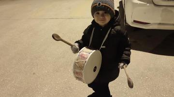 T&uuml;rkiye'nin en k&uuml;&ccedil;&uuml;k Ramazan davulcusu