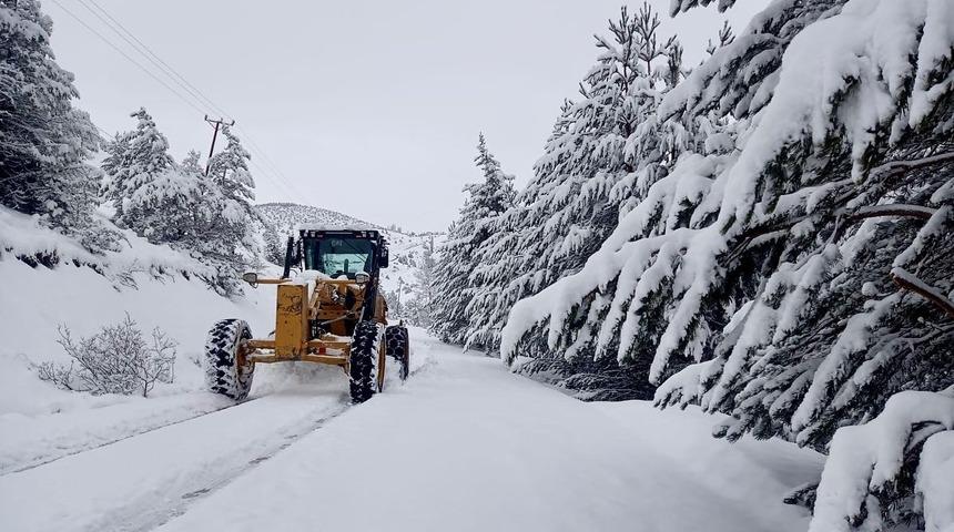 Giresun&rsquo;da kar yağışı nedeniyle 394 k&ouml;y yolu kapandı
