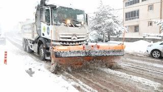 Melikgazi'de karla mücadele sürüyor