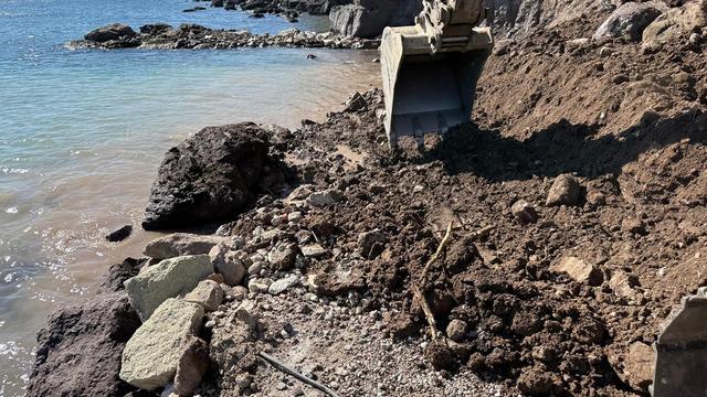 Bodrum'da devletin arazisine kaçak müdahale! Denizi iş makineleriyle doldurdular