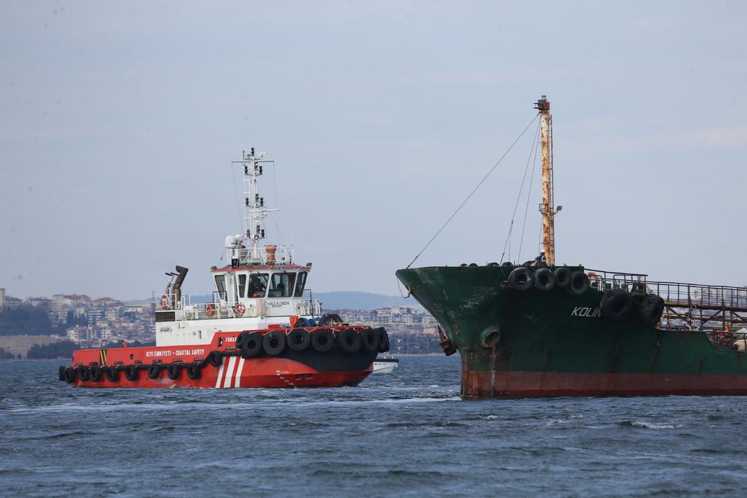 AA-20250320-37400723-37400720-CANAKKALE_BOGAZINDA_KARAYA_OTURAN_TANKER_KURTARILDI