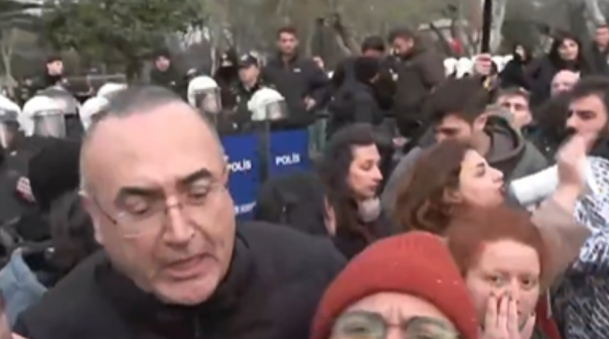 Canlı yayında gündem olan anlar! İmamoğlu protestosunda Sunay Akın'a öğrenciden tepki: 'Bunlar gençlerin yanında değil" 