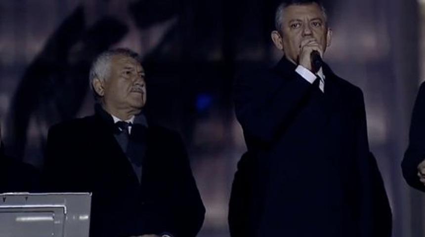 Özgür Özel Saraçhane'de! "Bana diyorlar ki 'sokak çağrısı mı yapıyorsun?' Evet. Evet. Evet"