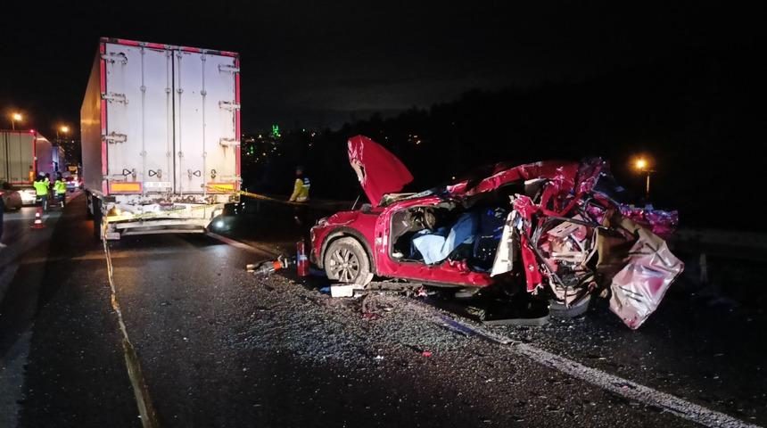 TEM Otoyolu'nda zincirleme kaza! Çok sayıda araç birbirine girdi: 2 ölü 4 yaralı