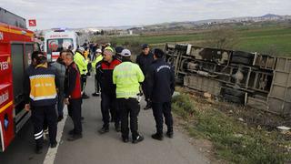 Edirne'de minibüs şarampole devrildi: 27 yaralı