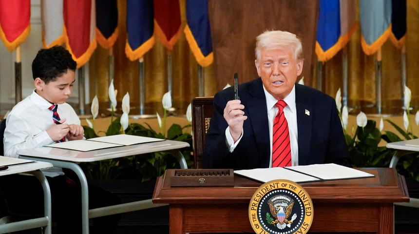 ABD Başkanı Trump, Eğitim Bakanlığının kapatılmasına yönelik kararname imzaladı! "Başarıda listenin sonlarındayız"