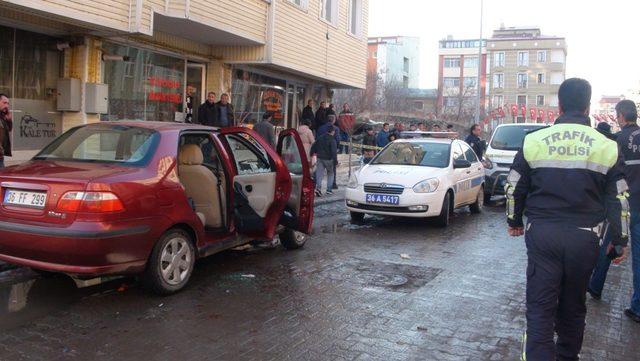 Boşanma davası açan eşini öldürdü, kayınpederini yaraladı