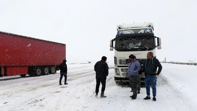 Erzincan- Kelkit yolunda ağır tonajlı araç geçişine izin verilmiyor