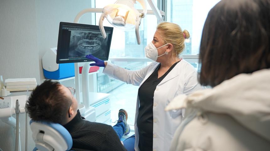 Dünya Oral Sağlığı Günü'nde down sendromlu gençlere özel bakım: Sağlık ağız ve dişten başlar