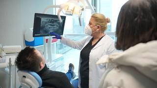 Dünya Oral Sağlığı Günü'nde down sendromlu gençlere özel bakım: Sağlık ağız ve dişten başlar