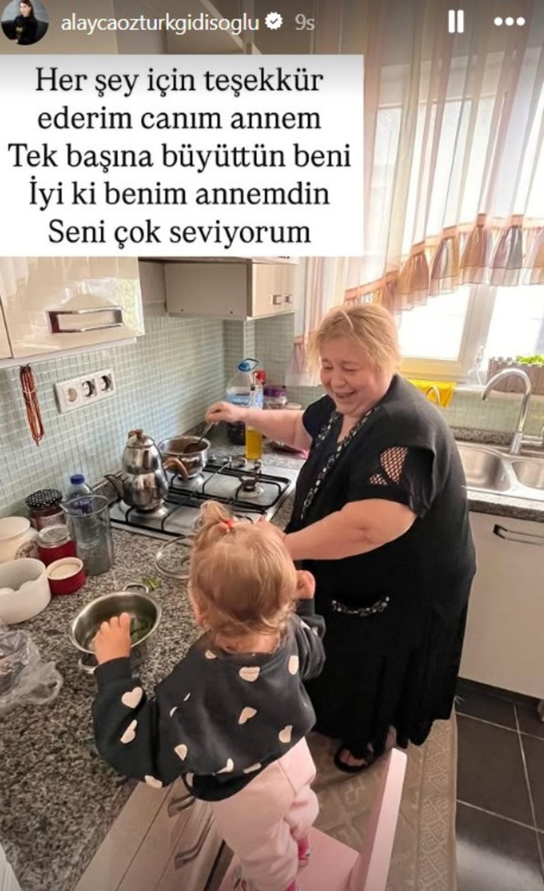 Aşk ve Mavi nin Safiye si Alayça Öztürk ün acı günü! Annesini kaybetti 3