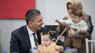 Antalya Valisi Şahin, koruyucu ailelerle iftarda bir araya geldi