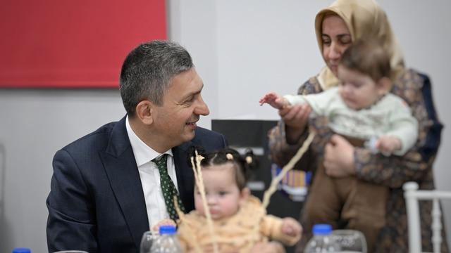 Antalya Valisi Şahin, koruyucu ailelerle iftarda bir araya geldi