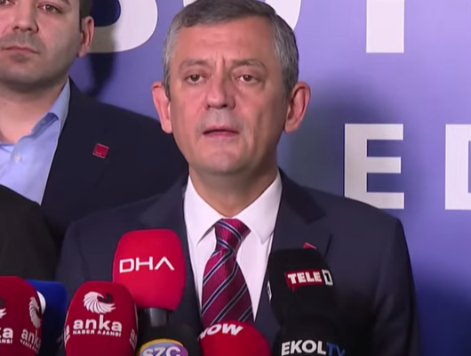 CHP lideri Özgür Özel duyurdu: "Olağanüstü kurultay kararı aldık"