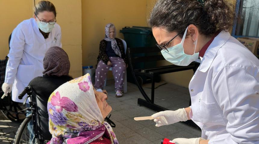 Huzurevi sakinlerine diş taraması yapıldı