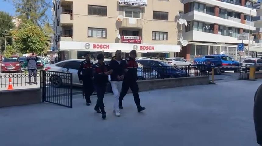  Eşini 20 balta darbesiyle öldüren zanlı Kuşadası'nda jandarmaya yakalandı