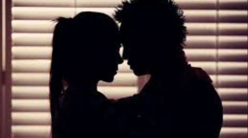 Eşinin ihaneti doktor muayenesinde &ccedil;ıktı