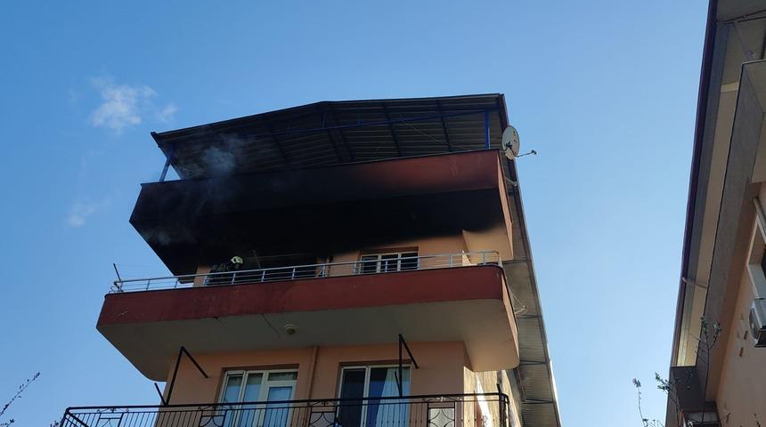 İzmir'de korkutan yangın! 3 yaşındaki çocuk ağır yaralandı
