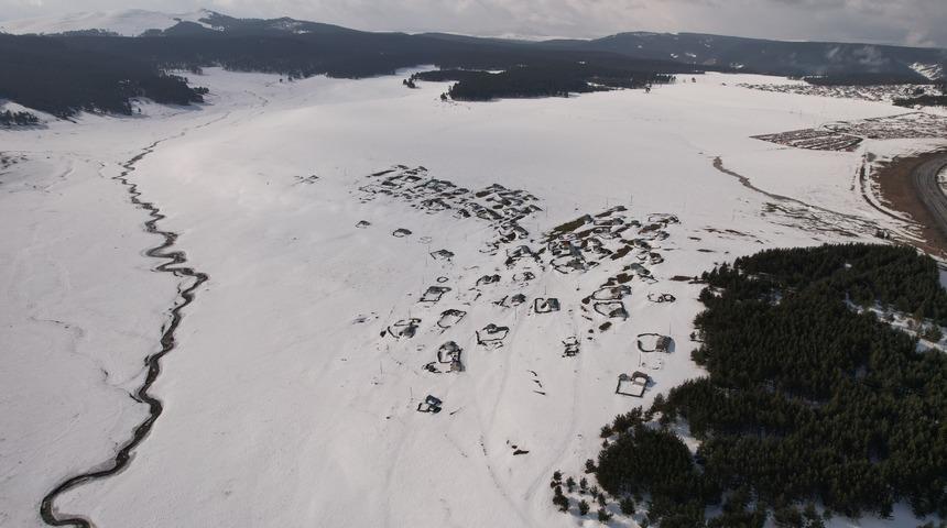 Büyüleyen manzara! Ardahan'da karla kaplı menderesler böyle görüntülendi
