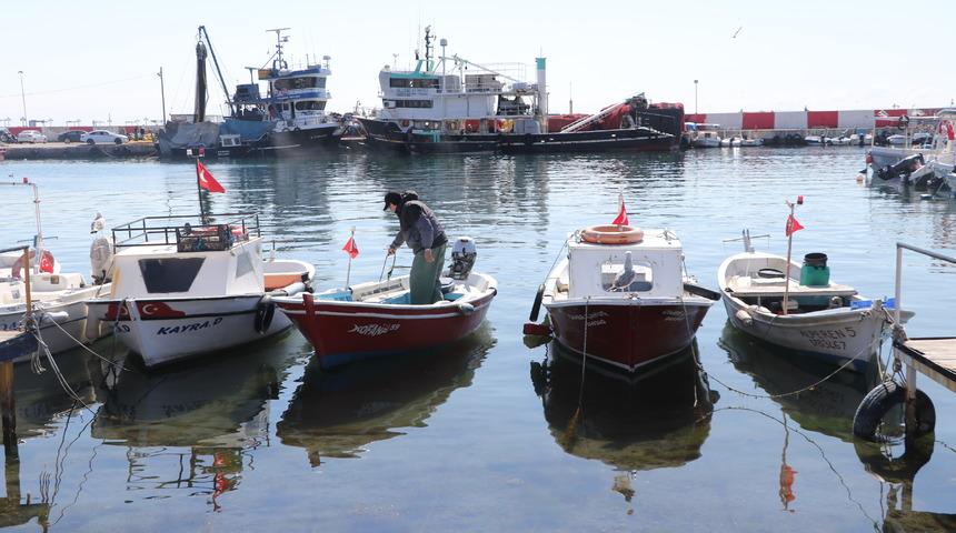Tekirdağ'da lodos etkisini kaybetti, deniz ulaşımı normale döndü