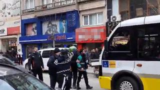 Motokuryeler arasında kaza sonrası bıçaklı kavga kamerada; 1 yaralı