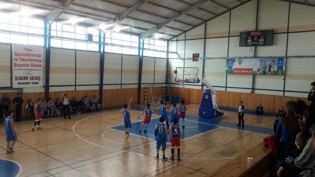 Kardelen Koleji gen&ccedil; erkek basketbol takımı Nevşehir şampiyonu oldu 1