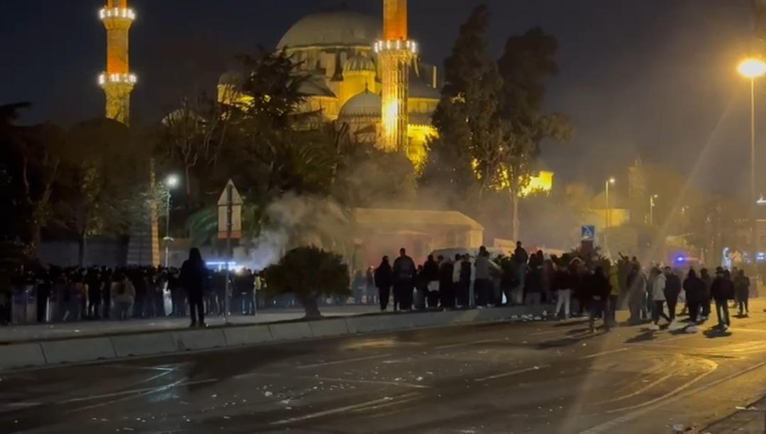 ISTANBUL---SARACHANEDEKI-PROTESTOCULARA_622938_184416