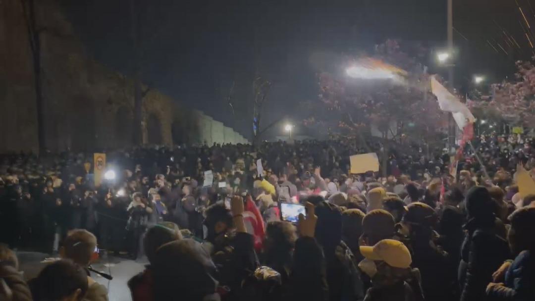 ISTANBUL---SARACHANEDEKI-PROTESTOCULARA_622723_184416