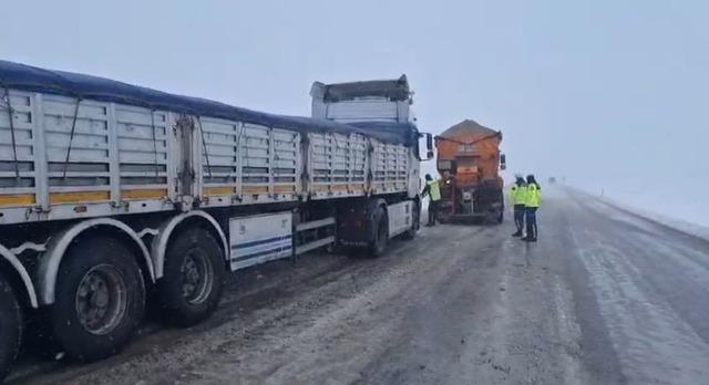 Boğazlıyan’da mahsur kalan tır kurtarıldı
