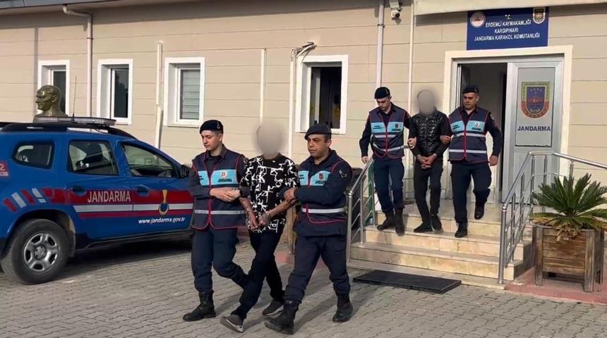 14 yıl cezayla aranıyordu: İkizinin kimliğini kullanan cezaevi firarisi yakalandı