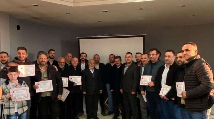 8 Saatte Kur'an Öğreniyorlar: 7'den 77'e tüm erkekler katılıyor...