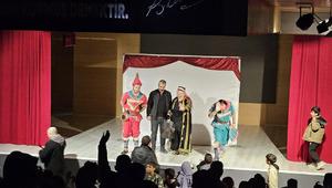 Ramazan coşkusu 'Karag&ouml;z'&uuml;n Cehaleti' tiyatro oyunu ile zirveye &ccedil;ıktı! 