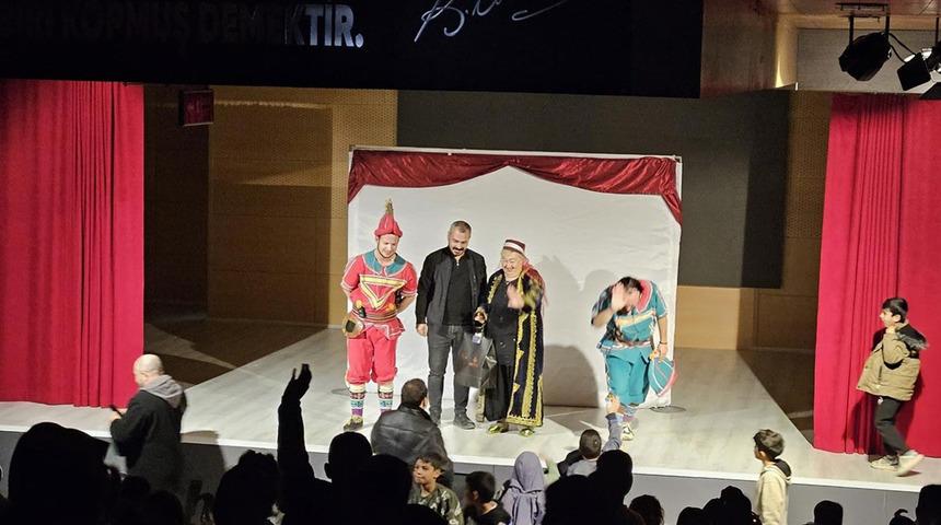 Ramazan coşkusu 'Karagöz'ün Cehaleti' tiyatro oyunu ile zirveye çıktı! 