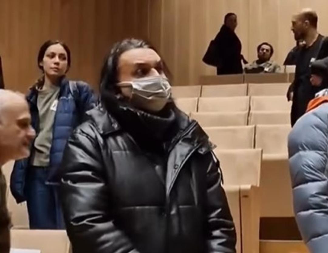 Uzun zamandır ortalarda yoktu! Kurtlar Vadisi müziğinin bestecisi Gökhan Kırdar Osman Sınav’ın cenazesinde ortaya çıktı 2