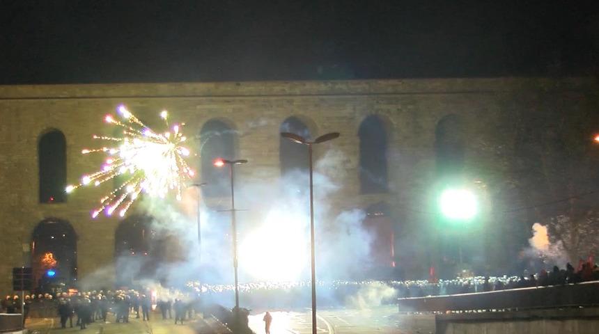 Son dakika: Bakan Yerlikaya duyurdu! Bu gece İBB soruşturması eylemlerinde 323 şüpheli gözaltına alındı! 