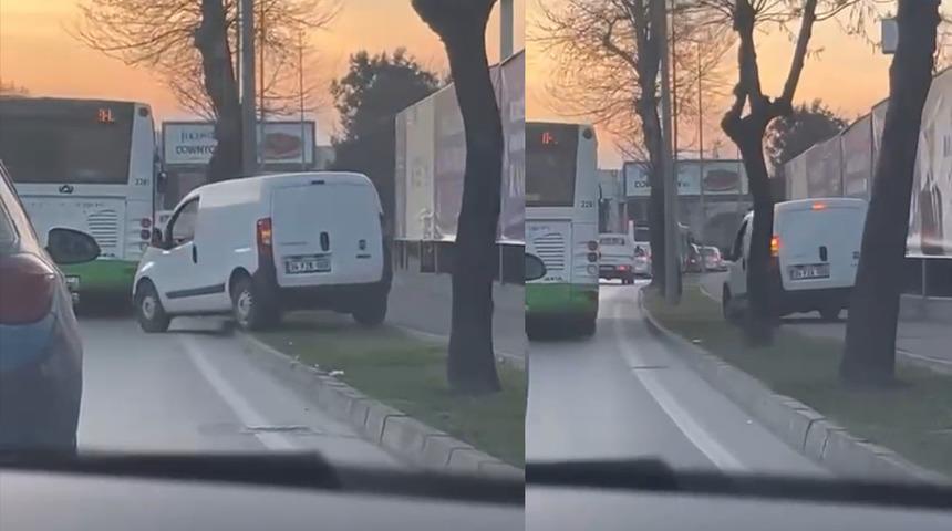 Bursa'da akıllara durgunluk getiren olay!  Trafikten kaçmak için kaldırımı kullandı