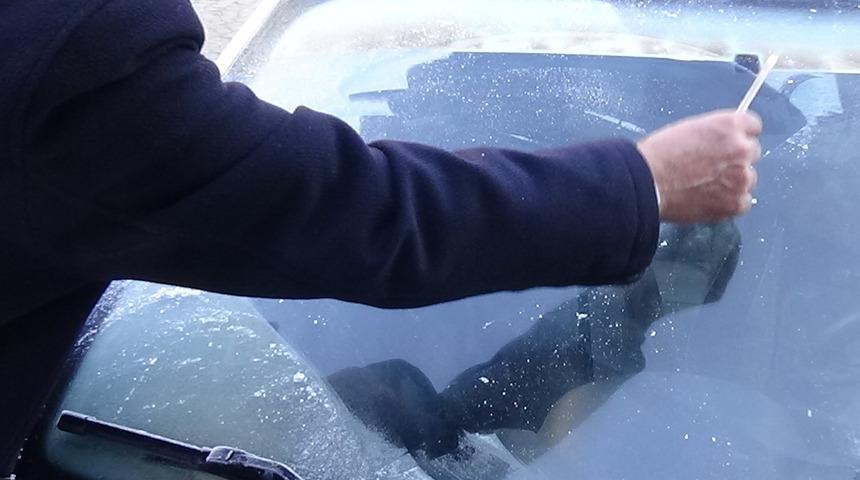 Kars'ta Mart ayında kara kış yaşanıyor! Termometreler eksi 17 dereceye kadar indi, araçların camları buz tuttu