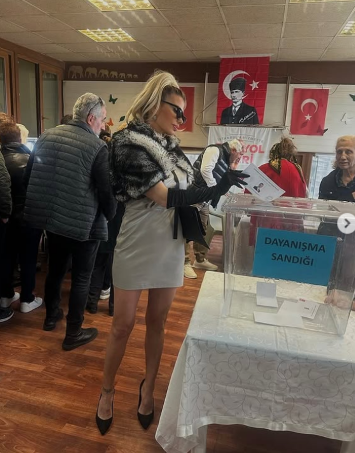 Ekrem İmamoğlu için dayanışma sandığına giden ünlüler! Sosyal medyada paylaştılar G1