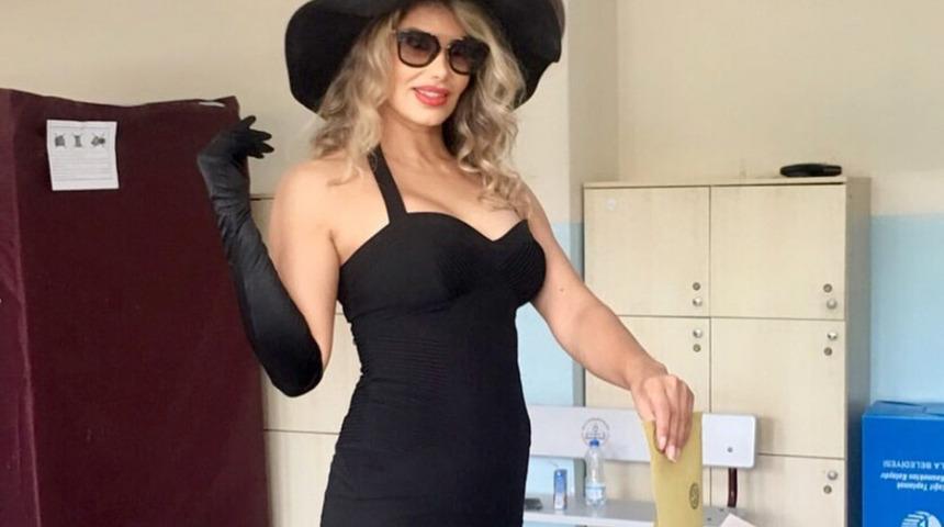 Şarkıcı Hatice, İmamoğlu'na oy vermek için sandık başına gitti! Kıyafeti yine dikkat çekti