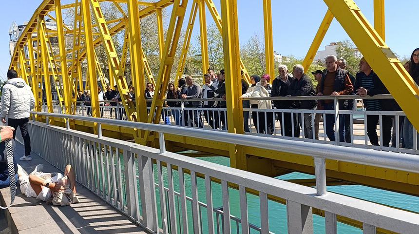 Antalya’da feci kaza! Olaydan çok bu görüntüler 'pes' dedirtti: Kazayı izlemek için birbirleriyle yarıştılar