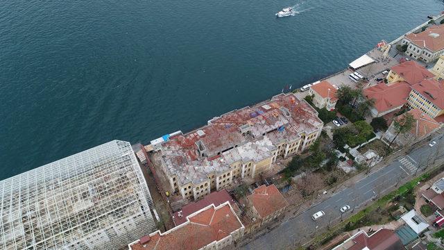 5 yıldır restorasyonu tamamlanamayan Galatasaray Üniversitesi'nin tarihi binası havadan görüntülendi