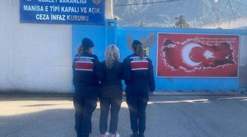 Evinde uyuşturucu maddelerle yakalanan kadın tutuklandı