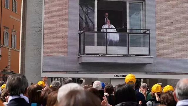 Papa Francis, tedavi gördüğü hastaneden taburcu edildi