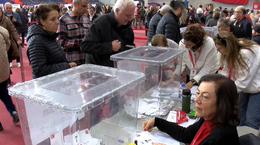 CHP'de seçim günü! Yeni gelişme: Saat değişti 'Sandıklarımızı saat 19.00'a kadar açık tutacağız' Oy verme işlemi sona erdi