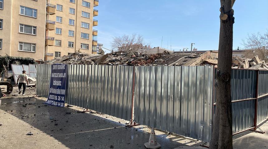 Konya’da yıkım aşamasındaki 6 katlı bina çöktü! Şans eseri kimse yaralanmadı