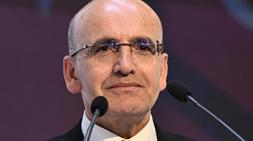 Özgür Özel'in "Mehmet Şimşek istifa etmemek için zor duruyormuş" iddiasına anında yanıt geldi!