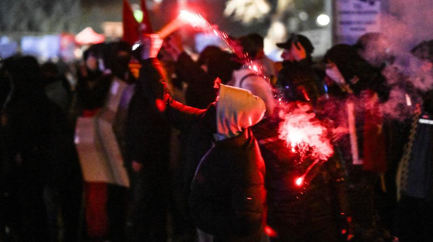 Ankara'da izinsiz gösteriye müdahale eden 5 polis yaralandı! 66 kişi gözaltına alındı