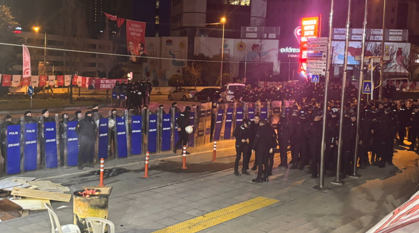 Son dakika | Şişli Belediyesi'nde kayyum dönemi! Polisler binaya girdi, Cevdet Ertürkmen makamına geçti